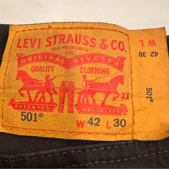 NWT Levi's 501 Men's Button Fly Straight Leg Denim Jeans, Black Sz 42X30 - Picture 3 of 9